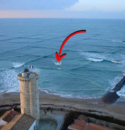 Why you should always avoid entering the sea in this area if you notice currents forming in this manner