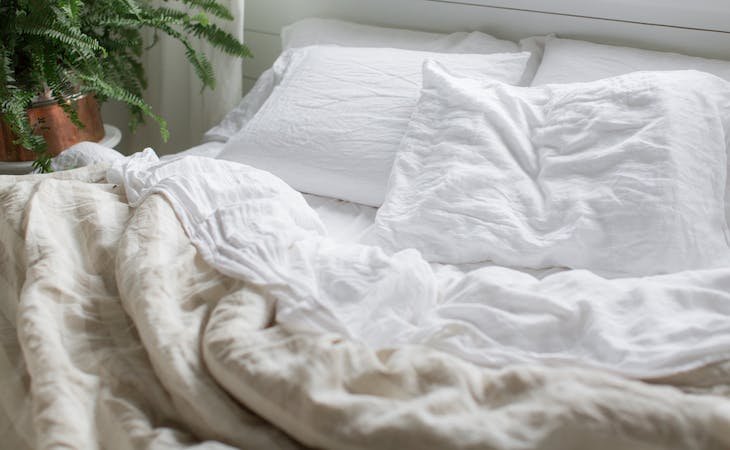 Why People Aren’t Using Top Sheets On Beds Anymore?