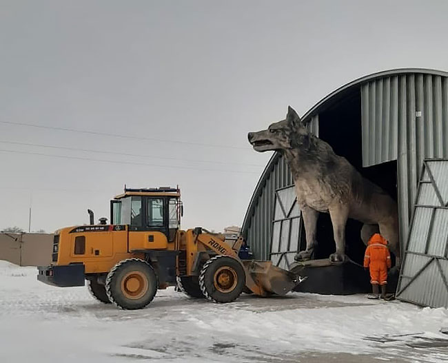 A World’s Giant Statue Of A Wolf Was Installed In Kazakhstan