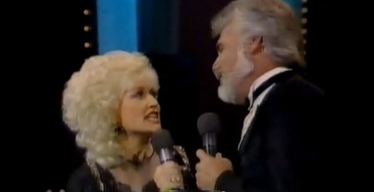 Kenny Rogers and Dolly Parton Performing ‘Islands in the Stream’ Live – No Frills, Just Timeless Talent