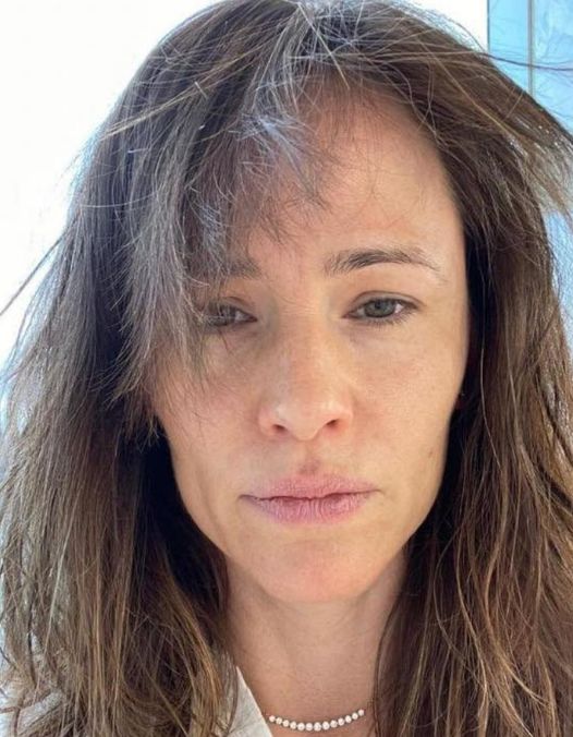 Natural Beauty Stuns: Jennifer Garner, 51, Sparks Controversy with Makeup-Free Run