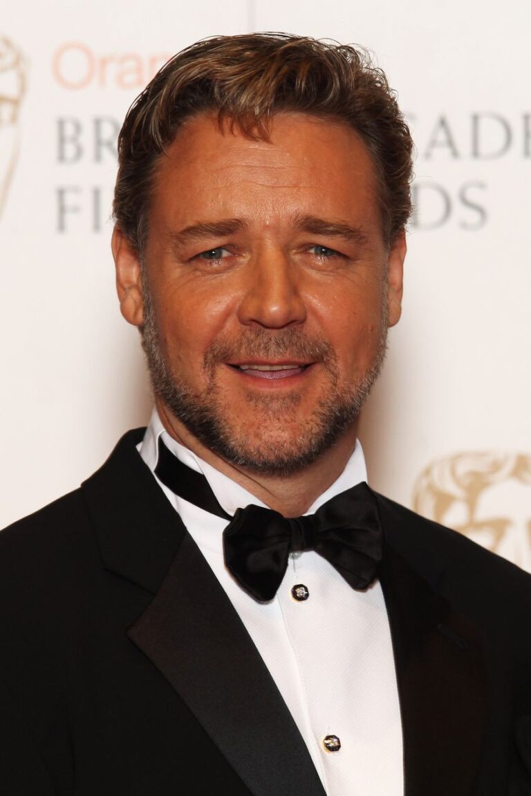 Russell Crowe found out a decade later he broke both of his legs while filming ‘Robin Hood’: ‘Just kept going