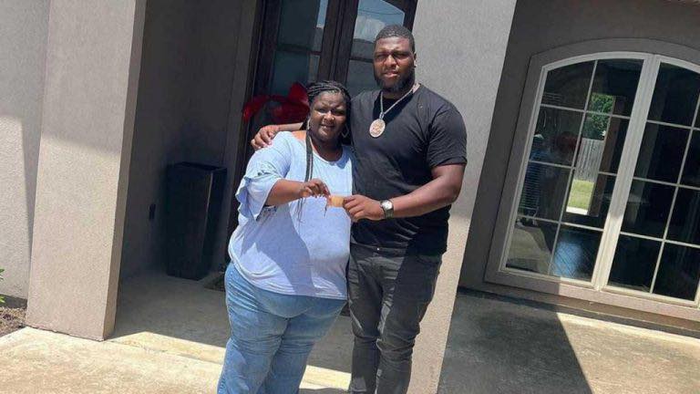 24-year-old NFL rookie uses $2.6 million signing bonus to buy his mother a house