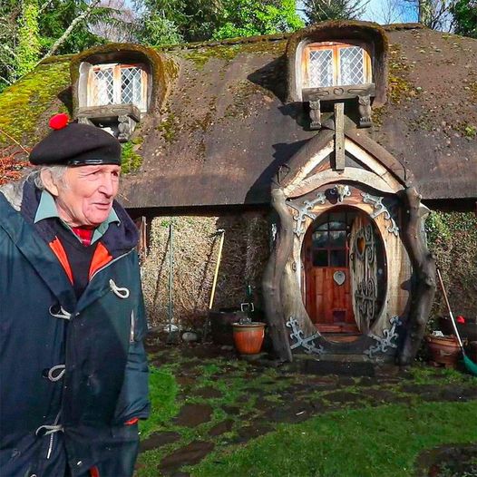 Incredible creation at 90 This old man amazed the world by building his own Hobbit house