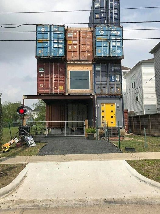 MAN BUILT HIS DREAM HOME FROM 11 SHIPPING CONTAINERS
