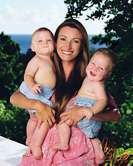 Jane Seymour, 72, shows off twin sons she gave birth to aged 44 – “handsome men”