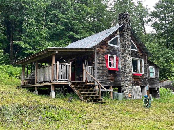 Off-Grid Cabin for Sale in Wheelock, Vermont