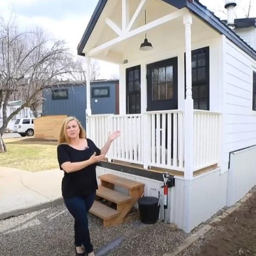 Teacher downsizes to 103-sq-ft home for debt-free living and shows how adorable it is