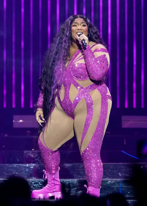 Users Say Singer Lizzo Looks ‘So Skinny,’ Like a ‘Different Person’ — Her Pics Before & After Drastic Weight Loss